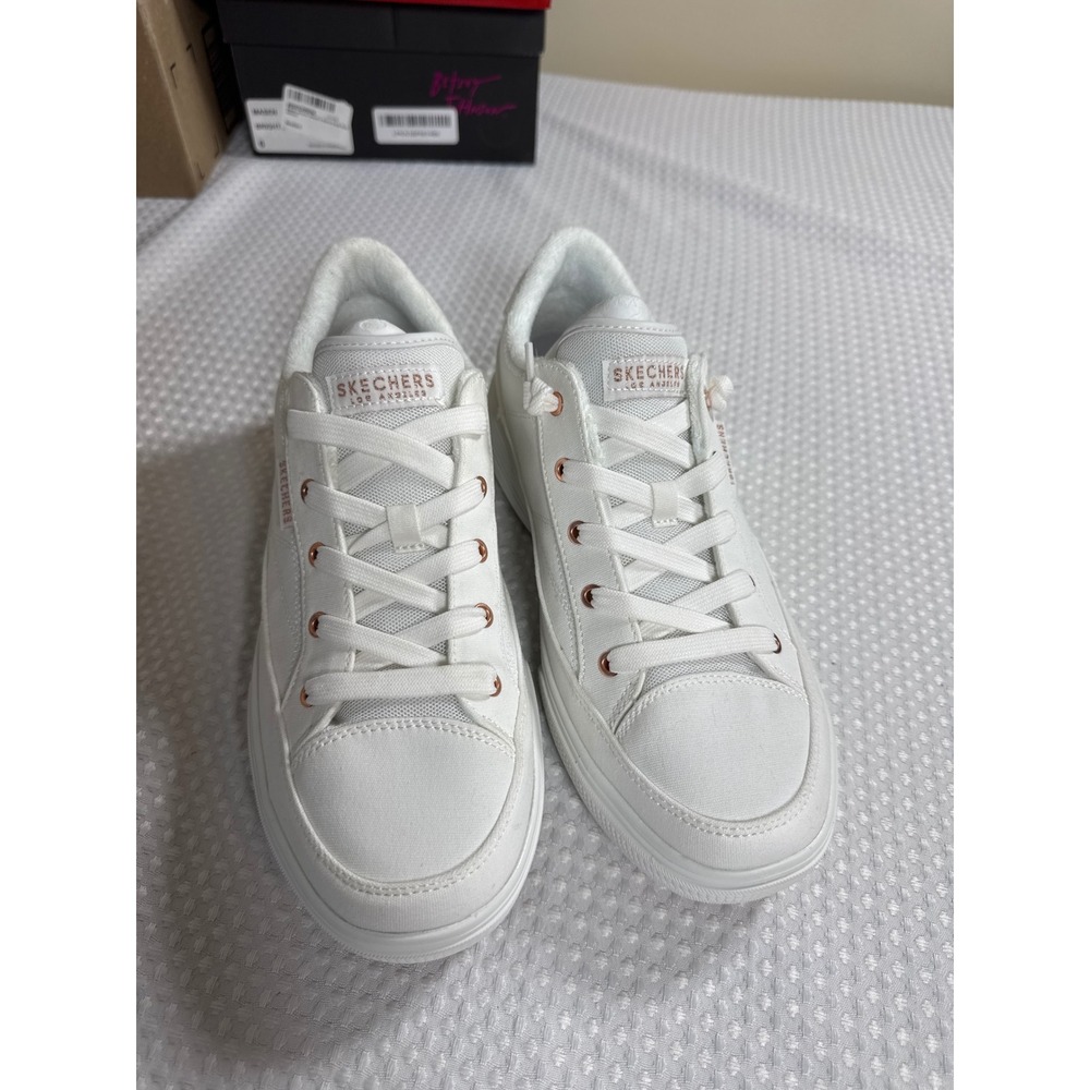 Skechers Sneakers Womens Size 10 Wide Arch Fit Arcade Meet Ya There White NWOB